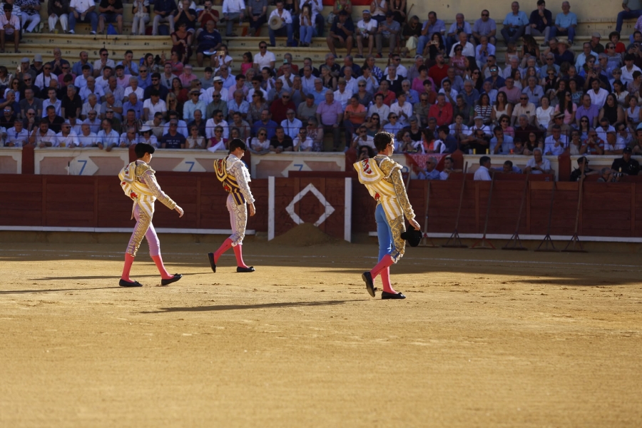 Fernando Adrián y Víctor Hernández, a hombros en la tercera corrida de San Julián; tarde de valor y firmeza de Marco Pérez Fernando Adrián y Víctor Hernández, a hombros en la tercera corrida de San Julián; tarde de valor y firmeza de Marco Pérez
