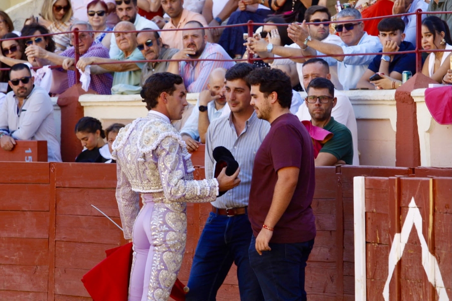 Fernando Adrián y Víctor Hernández, a hombros en la tercera corrida de San Julián; tarde de valor y firmeza de Marco Pérez Fernando Adrián y Víctor Hernández, a hombros en la tercera corrida de San Julián; tarde de valor y firmeza de Marco Pérez
