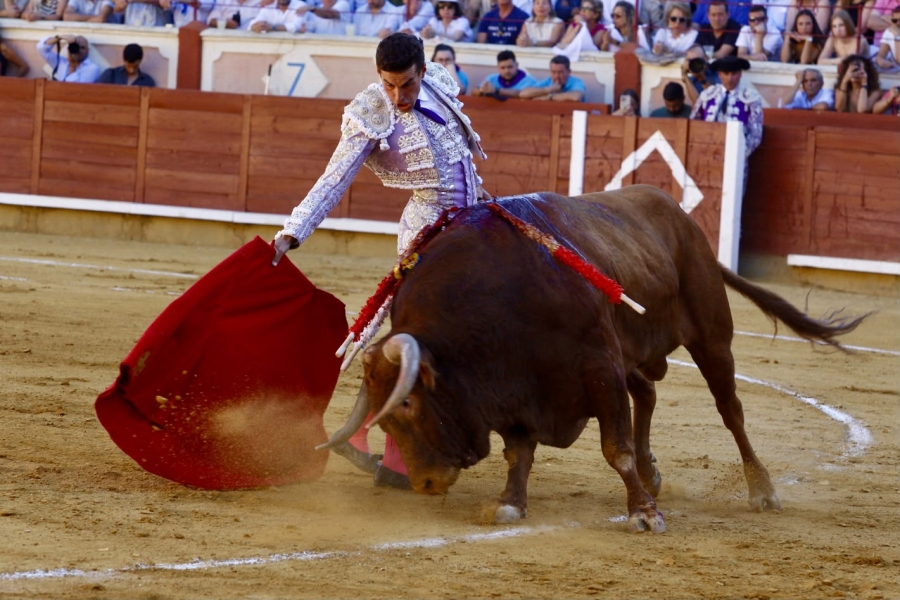 Fernando Adrián y Víctor Hernández, a hombros en la tercera corrida de San Julián; tarde de valor y firmeza de Marco Pérez Fernando Adrián y Víctor Hernández, a hombros en la tercera corrida de San Julián; tarde de valor y firmeza de Marco Pérez