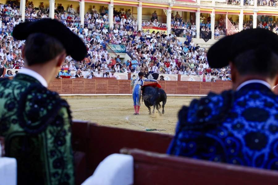 Fernando Adrián y Víctor Hernández, a hombros en la tercera corrida de San Julián; tarde de valor y firmeza de Marco Pérez Fernando Adrián y Víctor Hernández, a hombros en la tercera corrida de San Julián; tarde de valor y firmeza de Marco Pérez