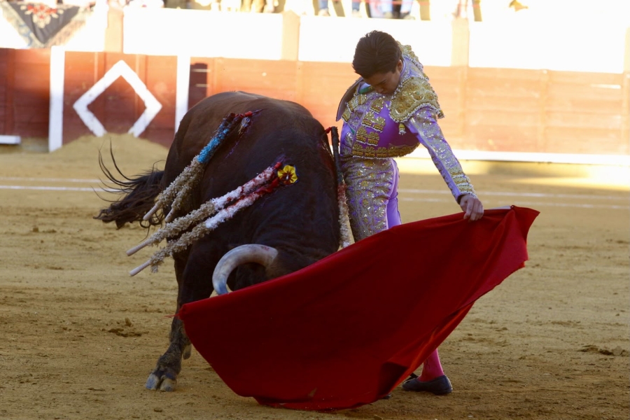 Fernando Adrián y Víctor Hernández, a hombros en la tercera corrida de San Julián; tarde de valor y firmeza de Marco Pérez Fernando Adrián y Víctor Hernández, a hombros en la tercera corrida de San Julián; tarde de valor y firmeza de Marco Pérez